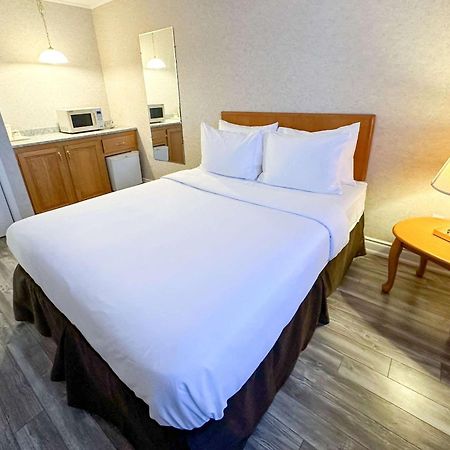 Rodeway Inn Вудсток Екстер'єр фото