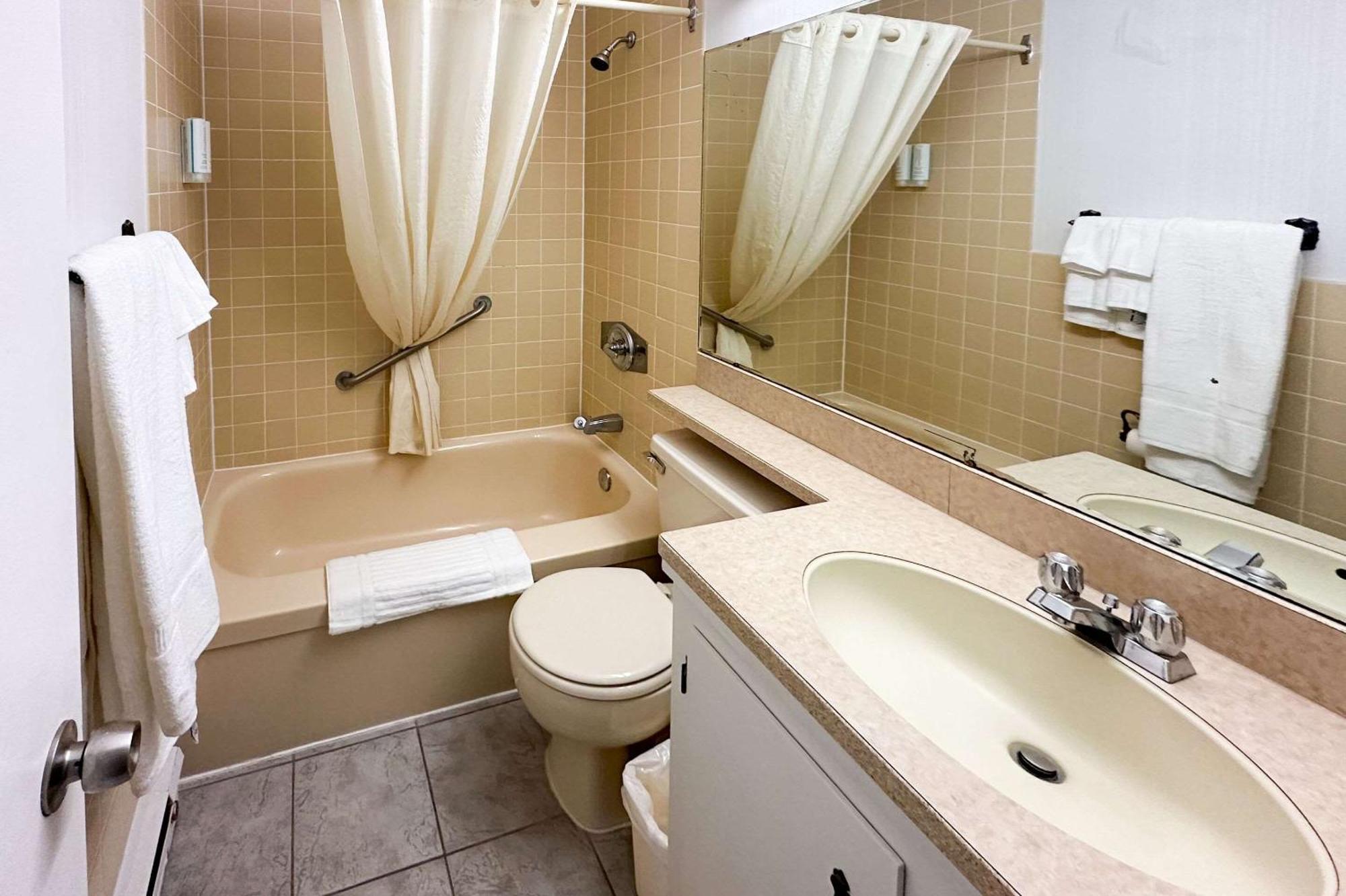 Rodeway Inn Вудсток Екстер'єр фото
